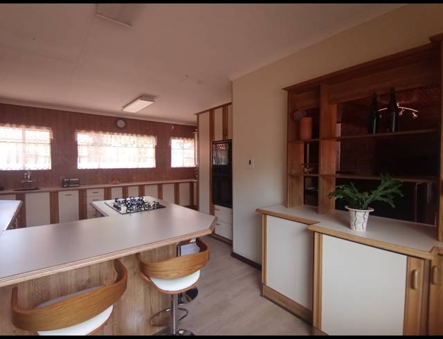 4 BEDROOM HOUSE FOR SALE IN THREE RIVERS EAST